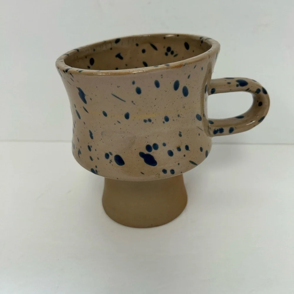 Skinny Bottom Mug/ NWOT/RETRO/ Taupe with Blue Spots/ never used